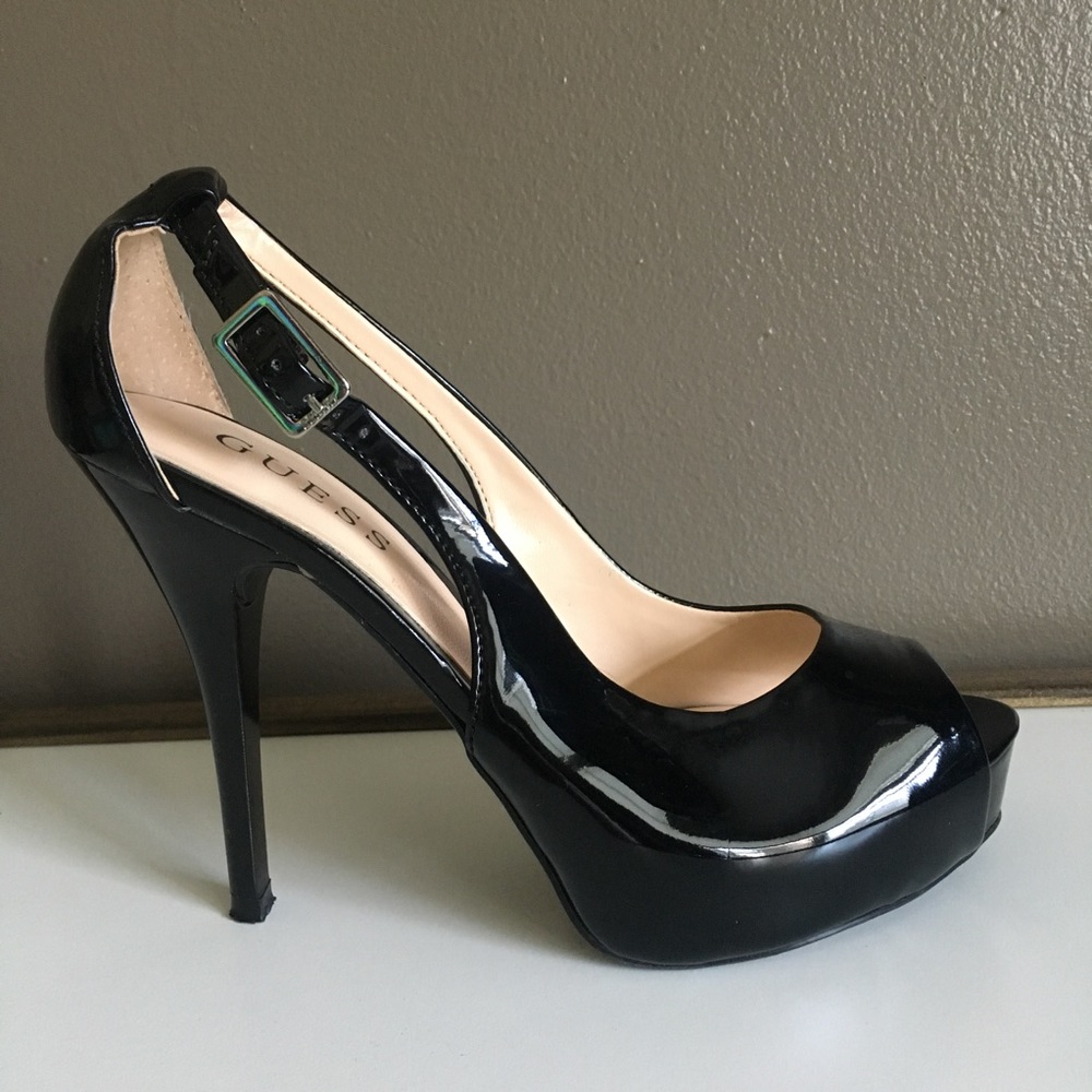 Guess Patent Leather Pump - Size 6